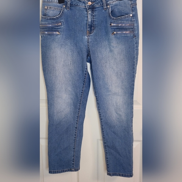 Jennifer Lopez 12 Light Blue Capri Pockets Zipper Women's Jeans - Picture 1 of 7